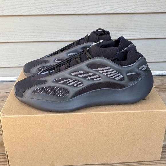 Yeezy 700 V3 Alvah - Picture 3 of 4